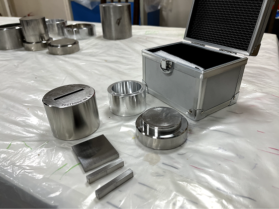 Steel press moulds and cold pressed composite plates with carrying case